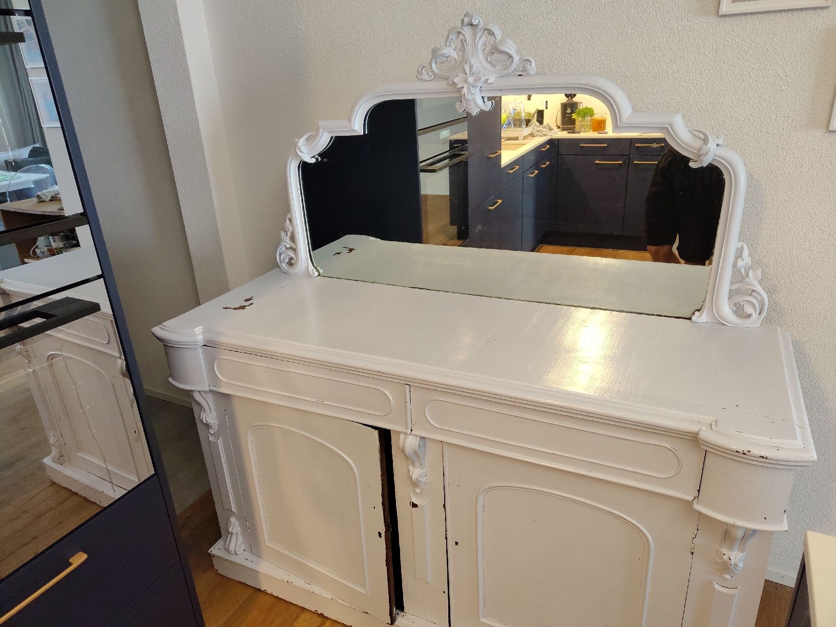 Cassettiere: Commode ancienne blanche avec miroir, style baroque – Usato da ins venduto da aviator2