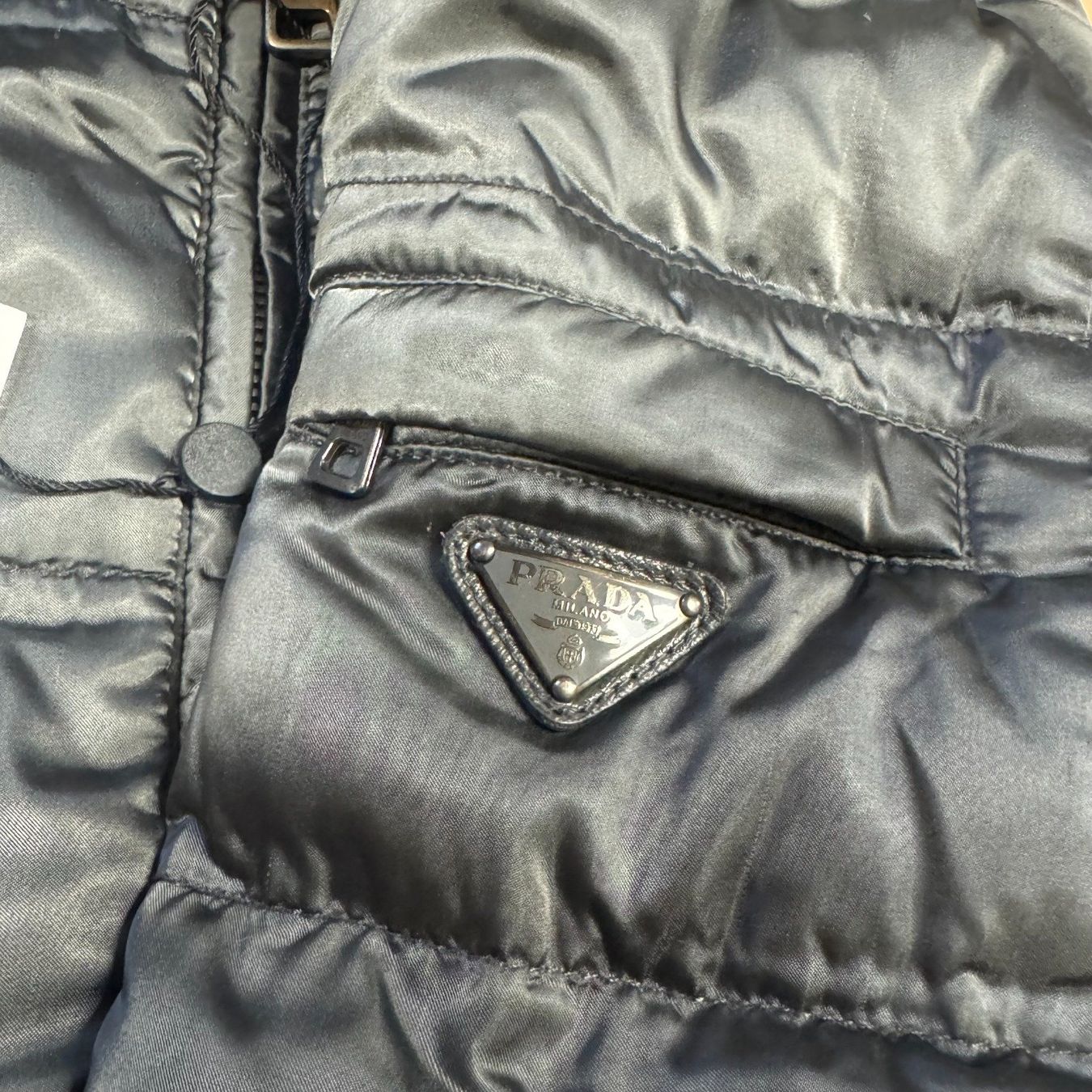 Prada Giacche: Prada vintage nylon down fur-trimmed jacket – Usato da St. Gallen venduto da sourced_limited 3