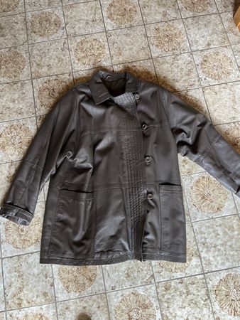 Wunderschöner Mantel aus Leder grau/braun Grösse 44