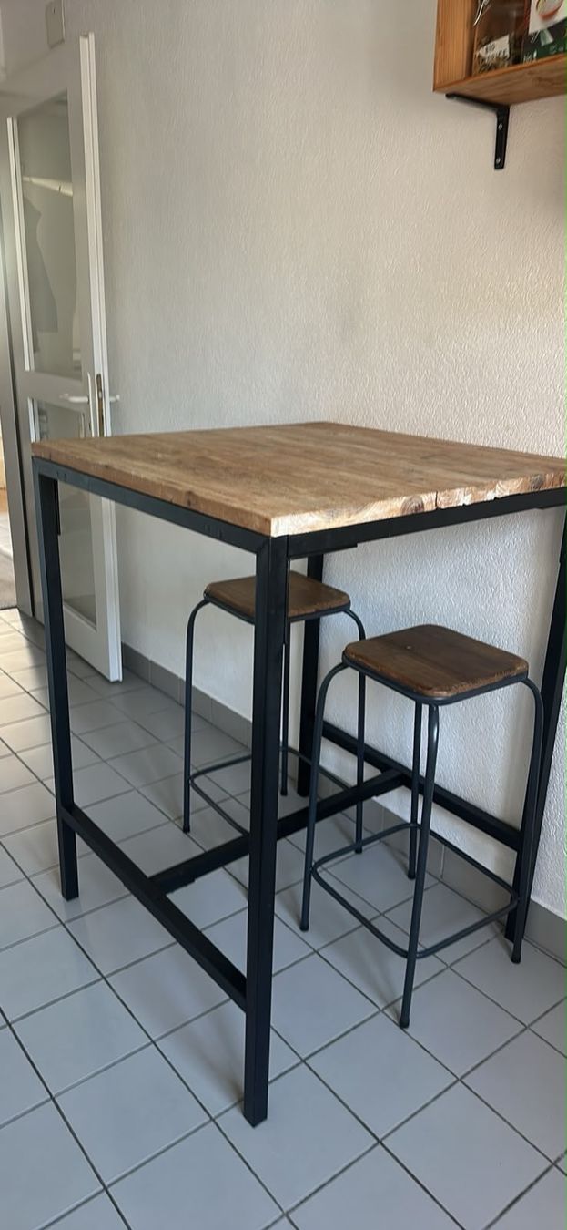 Maisons du monde Tische: Bartisch Industrial mit Stühlen – Gebraucht aus Zürich von seeleu 1