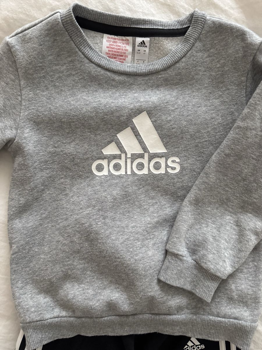 Adidas Lotti di vestiti: Ensemble Adidas gris et noir, 2 pièces, taille 104 – Usato da Saillon venduto da alico 1