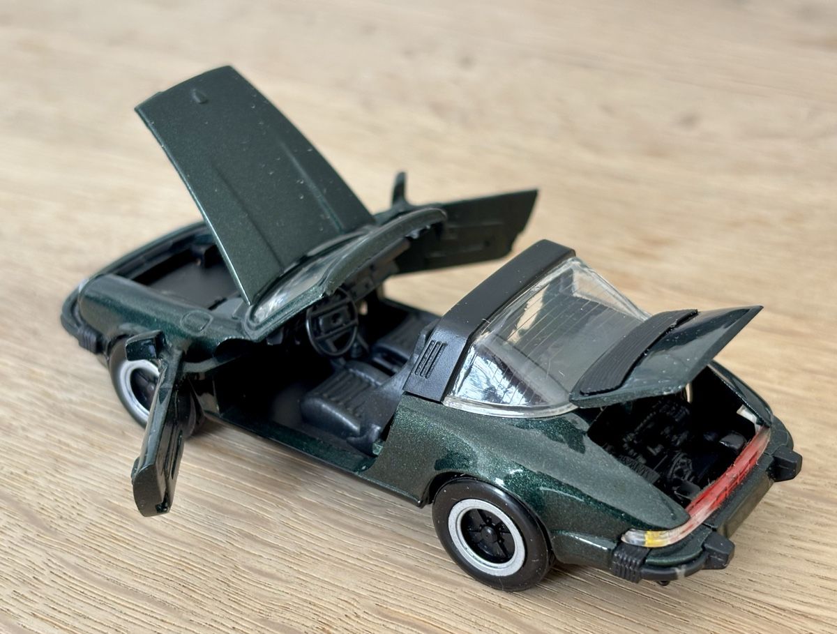 Porsche Modellini d'auto: 1 Porsche 911 Targa**1:43**NZG** – Usato da Volketswil venduto da Car6 4