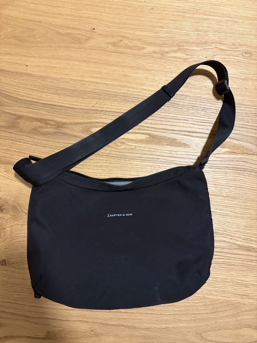 Kapten & Son Borse da donna: Umhängetasche Kapten & Son schwarz – Usato da Davos Dorf venduto da Anna3313