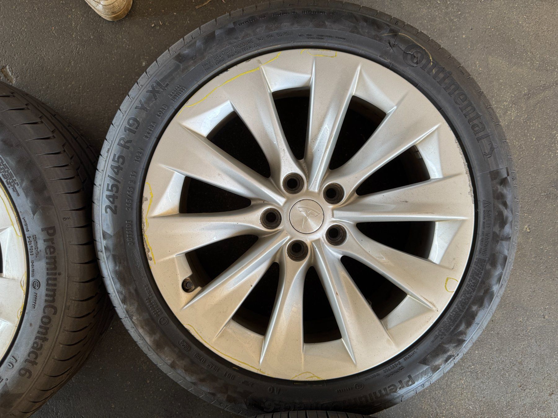 Tesla Felgen: Tesla Model X Räder – Gebraucht aus Basel von rav_csh6 4