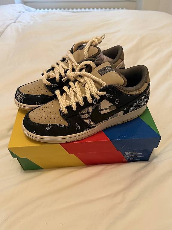 Chaussures hommes: Nike dunk SB Travis Scott (boite standard) – D'occasion à Genève par Cp12 1