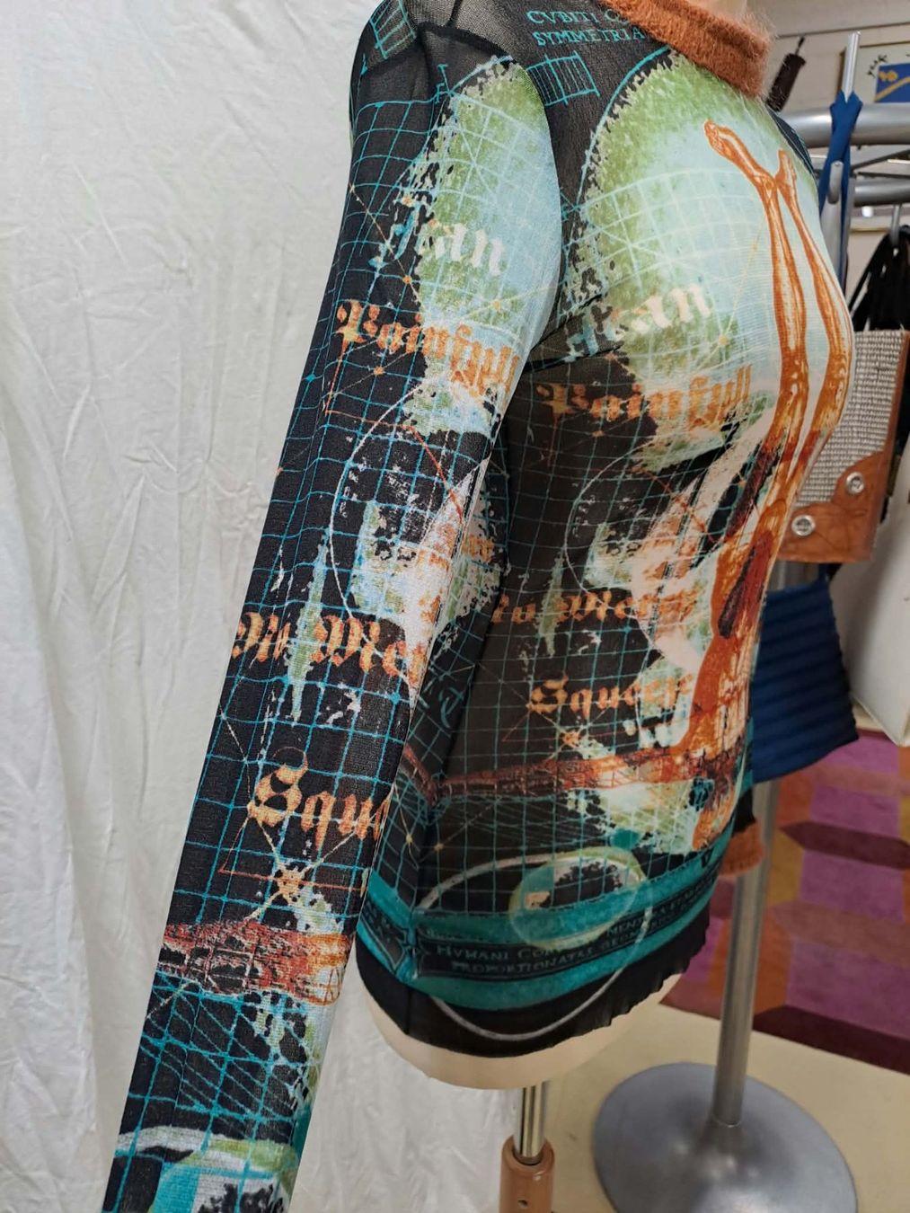 Maglioni & Felpe: Pull Jean Paul Gaultier – Usato da La Chaux-de-Fonds venduto da Emmaus2300CDF 2