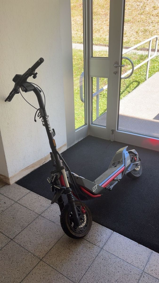Scooters: Zt3 pro d segway – D'occasion à Opfikon par ele_m9dv 2