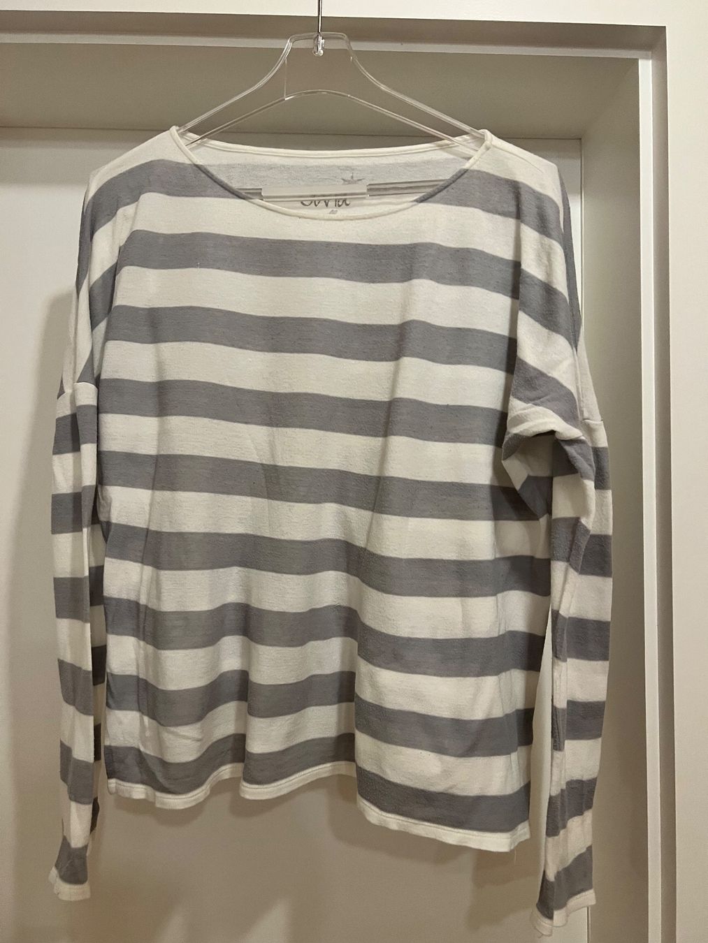 T-shirt: JUVIA Shirt small oversize 2 x – Usato da Winterthur venduto da Dasomesi 1