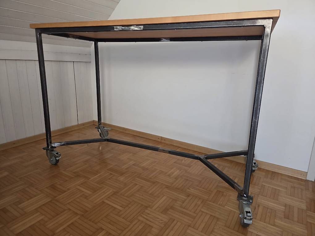 Scrivanie: Mobiler Arbeitstisch auf Rollen, industrial Style  – Usato da Bern venduto da nuriajael 3