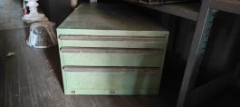 Werkbank massiv mit Metallschrank mit 3 Schubladen
