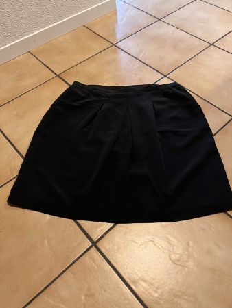 Jolie jupe noir XL neuf