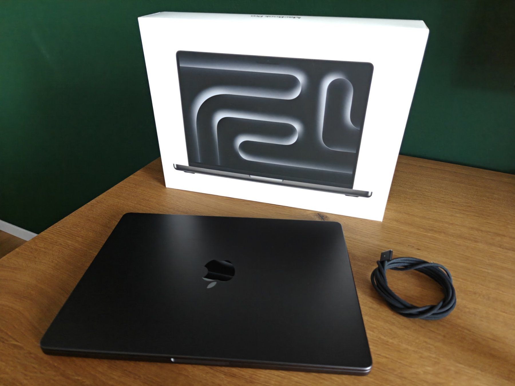 Apple Notebook: Apple MacBook Pro | M5 | 16 GB | 512 GB | CH-Layout – Nuovo (secondo la descrizione) da Schaffhausen venduto da edelbrock 1