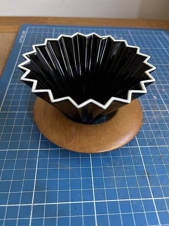Macchine per caffè & Macchine per espresso: Origami Handfilter Dripper Set Keramik / Holz – Usato da Basel venduto da ali_8x9c