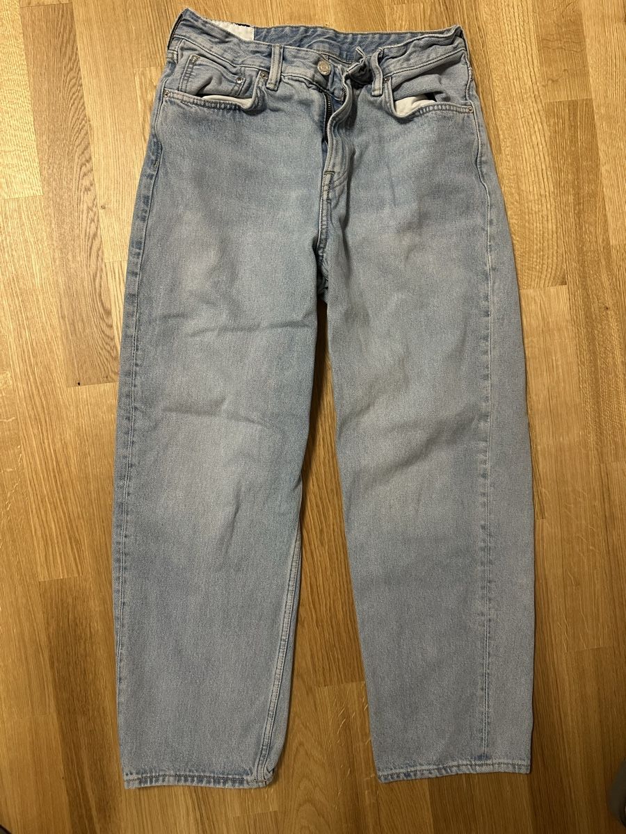 H&M Jeans: Graue H&M Loose Jeans Grösse 30/32 – Usato da Pfaffhausen venduto da Geraldine12