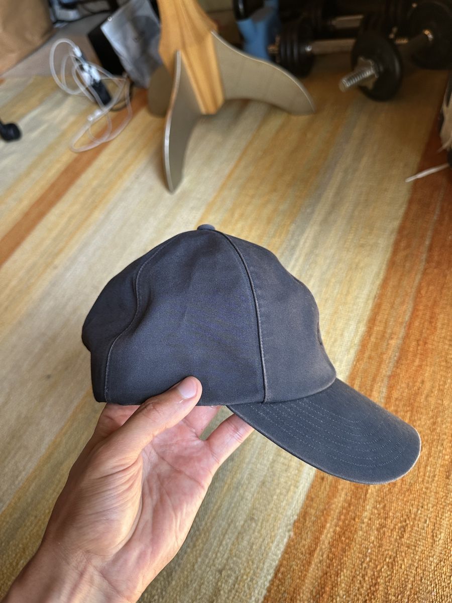 Copricapi, berretti & cappellini: Navy Blue Nanamica Gore-Tex hat – Usato da Villars-Burquin venduto da Iliasso 3