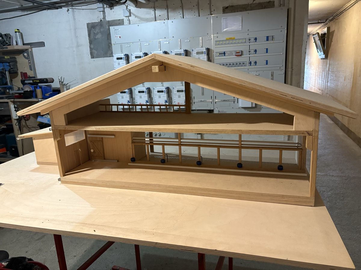 Articoli in legno: Kuhstall – Nuovo (secondo la descrizione) da Lyss venduto da deb_5brs 3