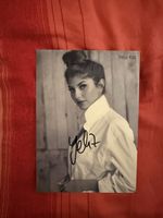 Original Autogrammkarte von Schauspielerin Yeliz Koc