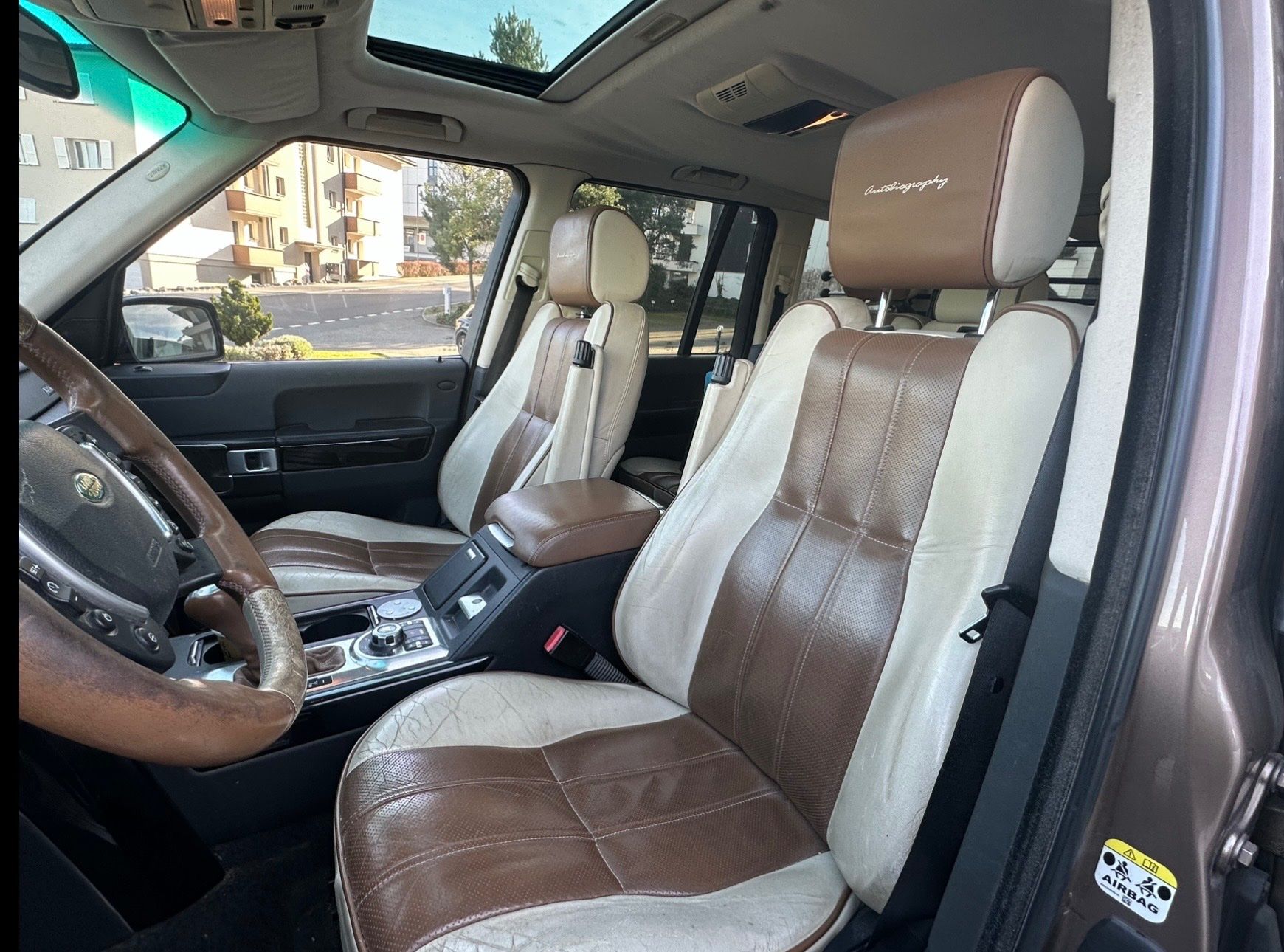 Land Rover Autos: Range Rover 3.6 TDV8 Autobiography – Defekt aus Hergiswil NW von V8LAR 2