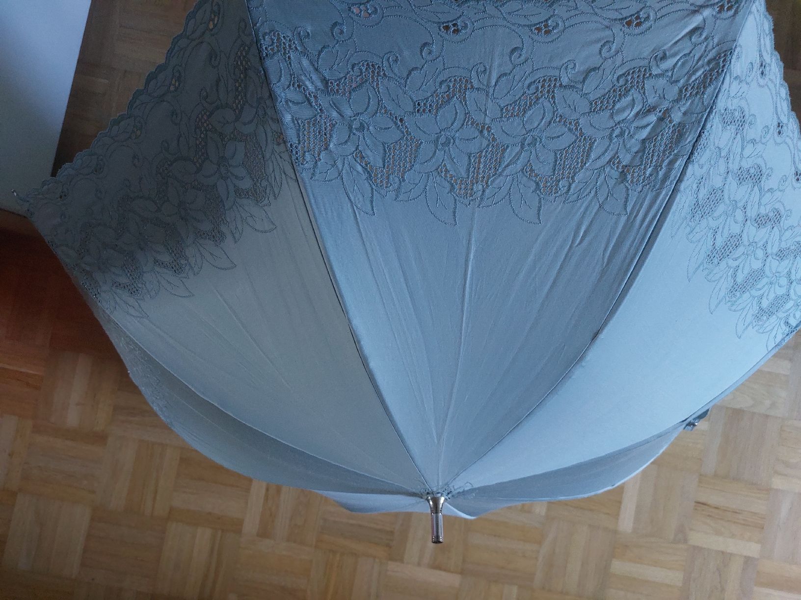 Ombrelloni: VINTAGE Sonnenschirm, hellgrün, mit Spitze – Usato da Baden venduto da BanaBoutique 6