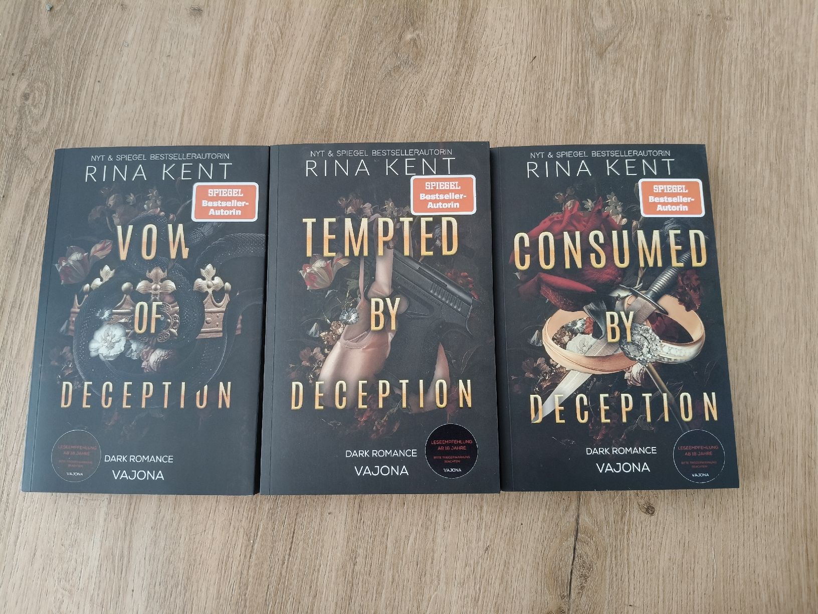 Libri: Deception Reihe von Rina Kent mit Farbschnitt – Nuovo (secondo la descrizione) da Lichtensteig venduto da totoaxv