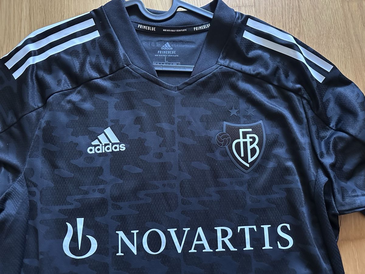 Adidas Canottiere & Pantaloni: FC Basel Trikot limitiert Grösse L – Usato da Grellingen venduto da Faebu7