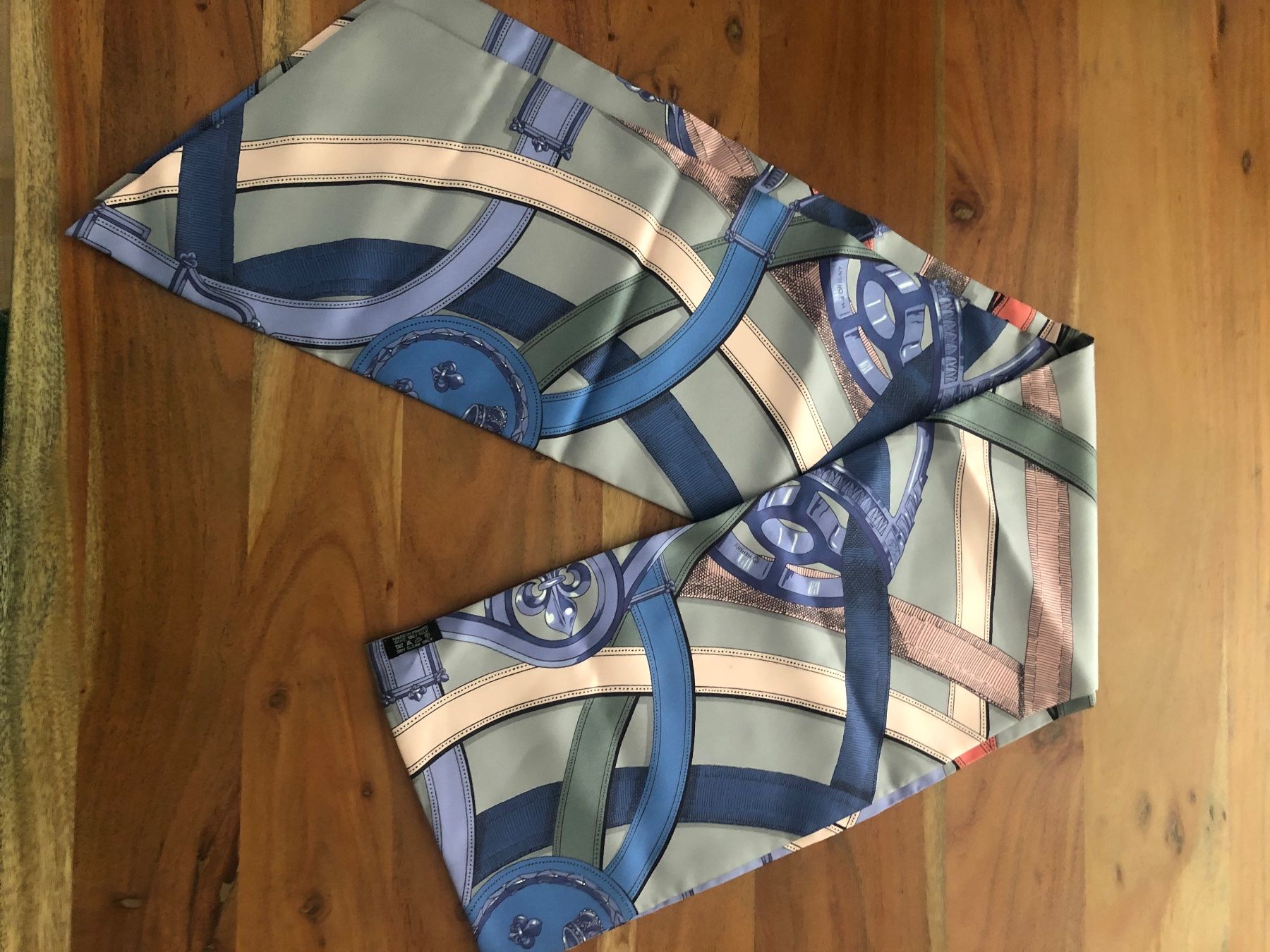 Hermès Foulard & Sciarpe: Hermes Seidenschal neu – Nuovo (secondo la descrizione) da St. Moritz venduto da Capricorn88