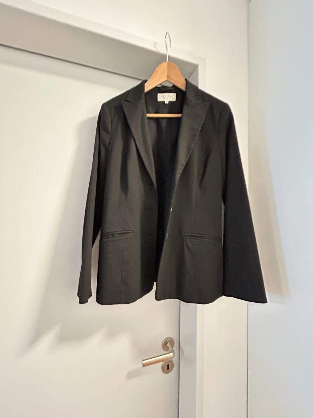 Giacche: Eleganter schwarzer "Hennes" Blazer Gr 38 -blazer élégant – Usato da Küsnacht ZH venduto da filo_fila8700
