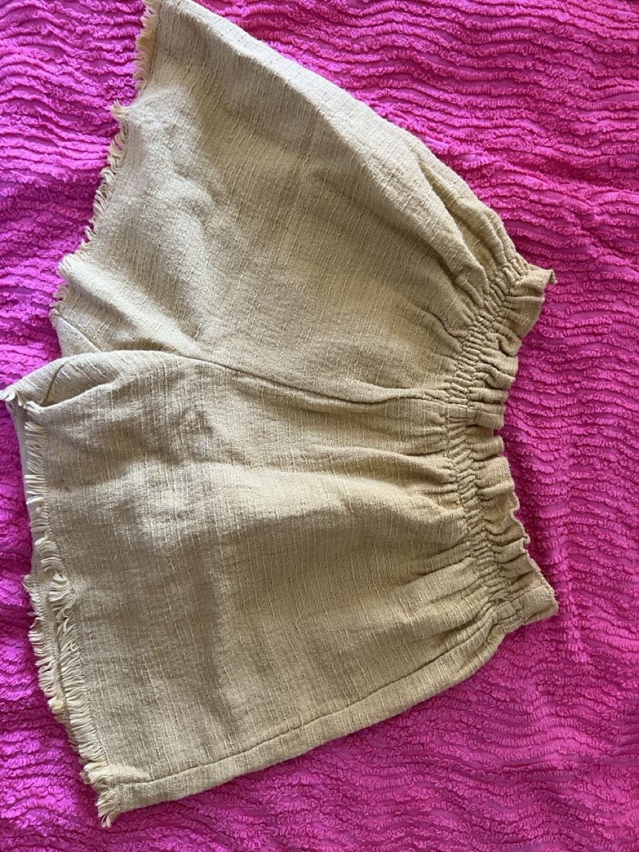 Jeans: Shorts femme taille élastique beige – Usato da Le Grand-Saconnex venduto da sol_jqk7
