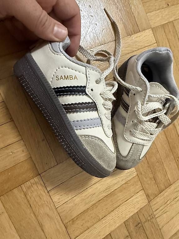 Scarpe per ragazzi: Adidas SAMBA GR.23 Kinder Schuhe  – Usato da Kloten venduto da Privat2011