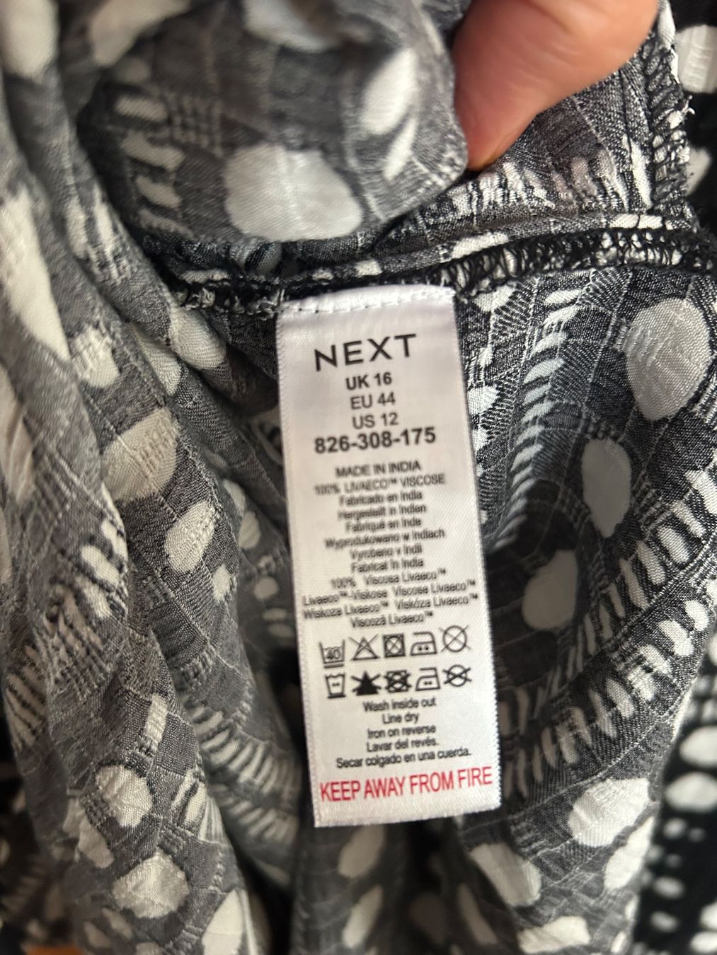 Next Kleider: Kleid von Next, Grösse 44, Schwarz/Weiss – Gebraucht aus chur von corazon710 2
