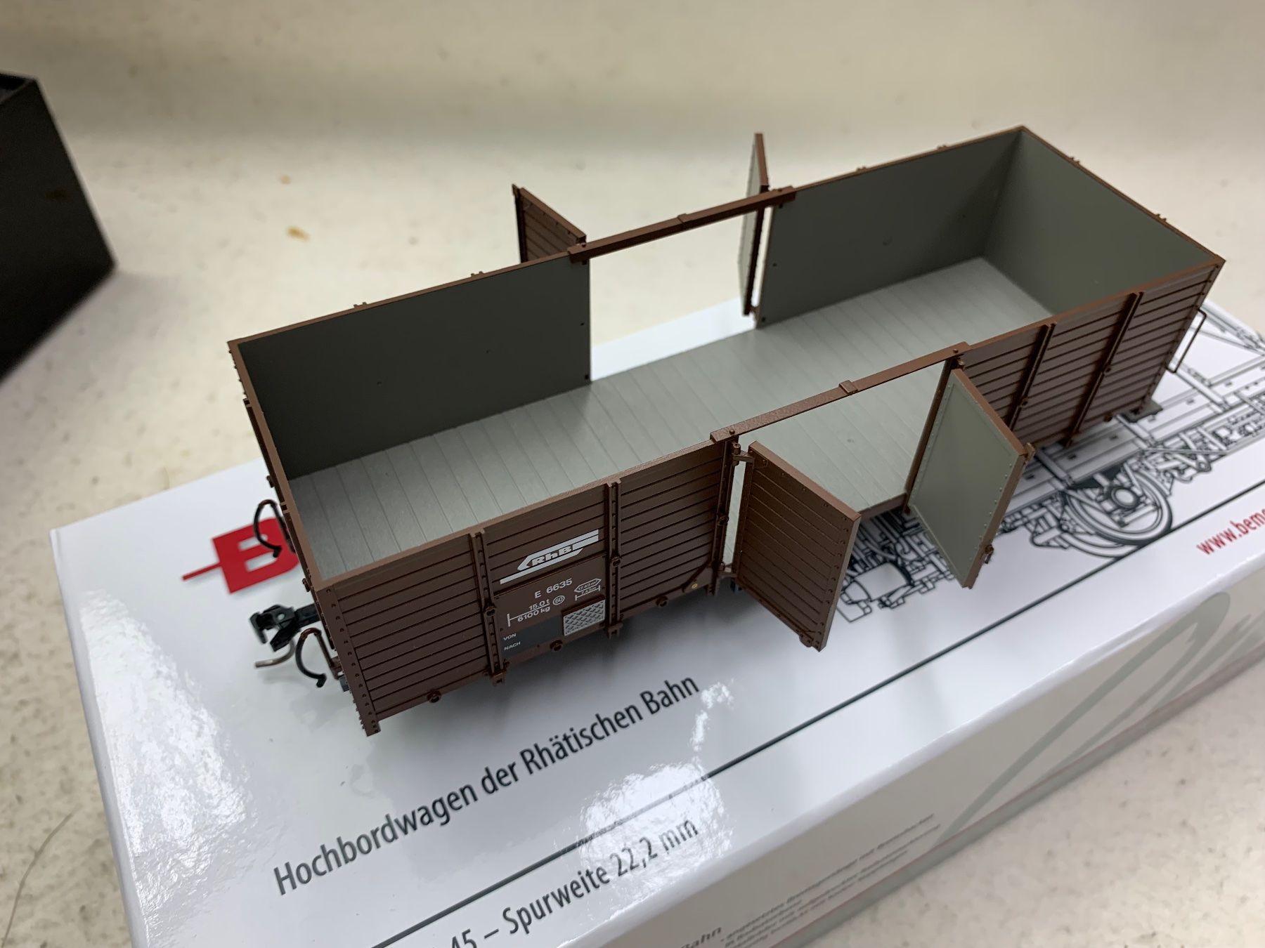 Bemo Modelleisenbahnen: Bemo Spur 0m, Hochbordwagen der RhB – Neu (gemäss Beschreibung) aus Rotkreuz von futoo 6