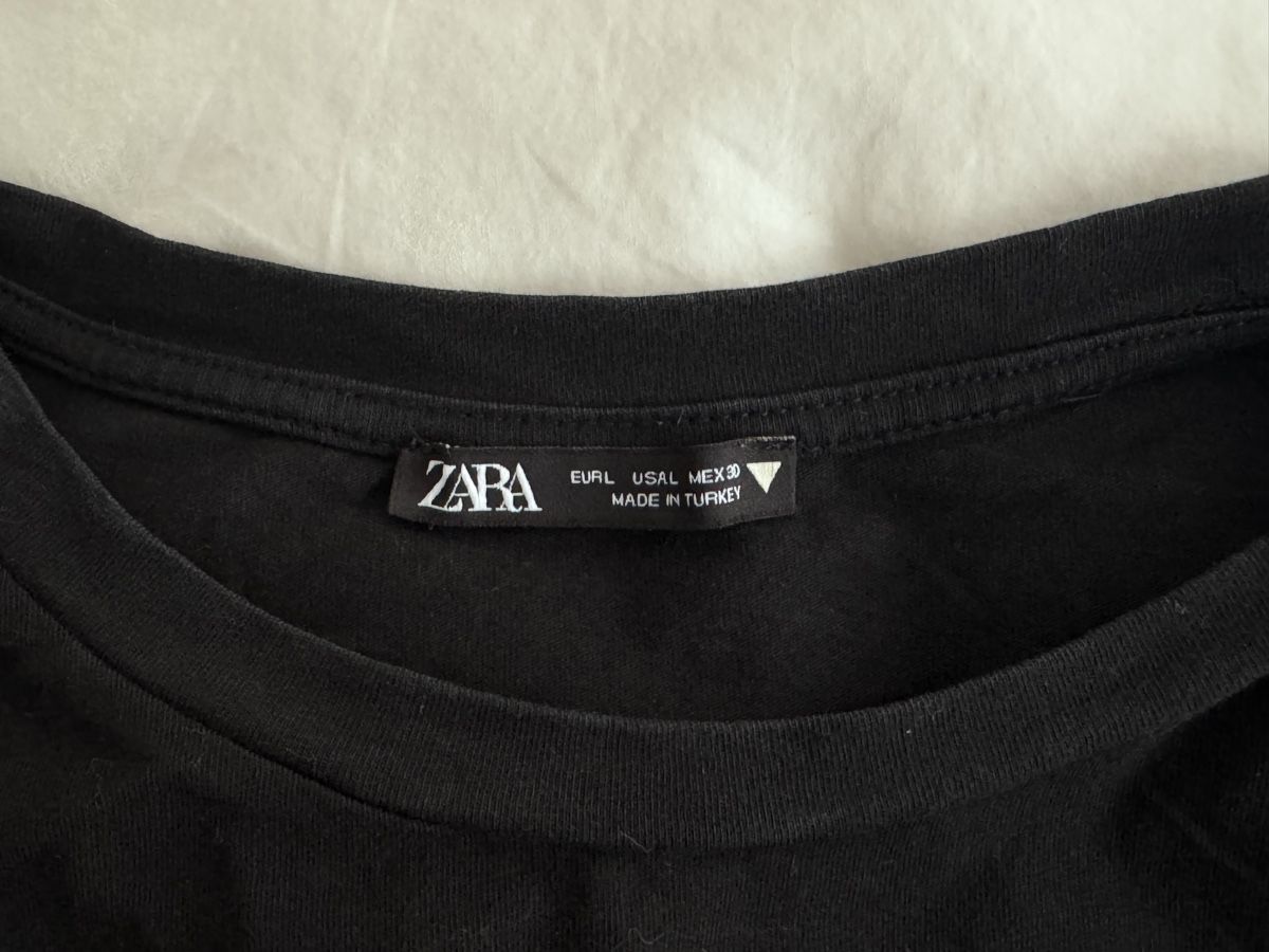 Zara T-shirt: Zara black top with ruffle sleeves – Usato da Zürich venduto da Tanja_G88 2