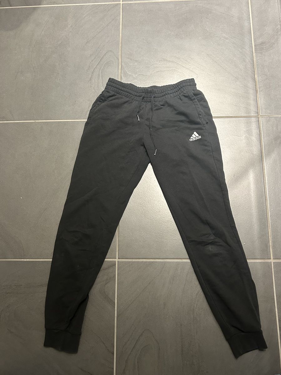 Adidas Pantaloni: Adidas Jogginghose – Usato da Niederurnen venduto da hee_s95t 1