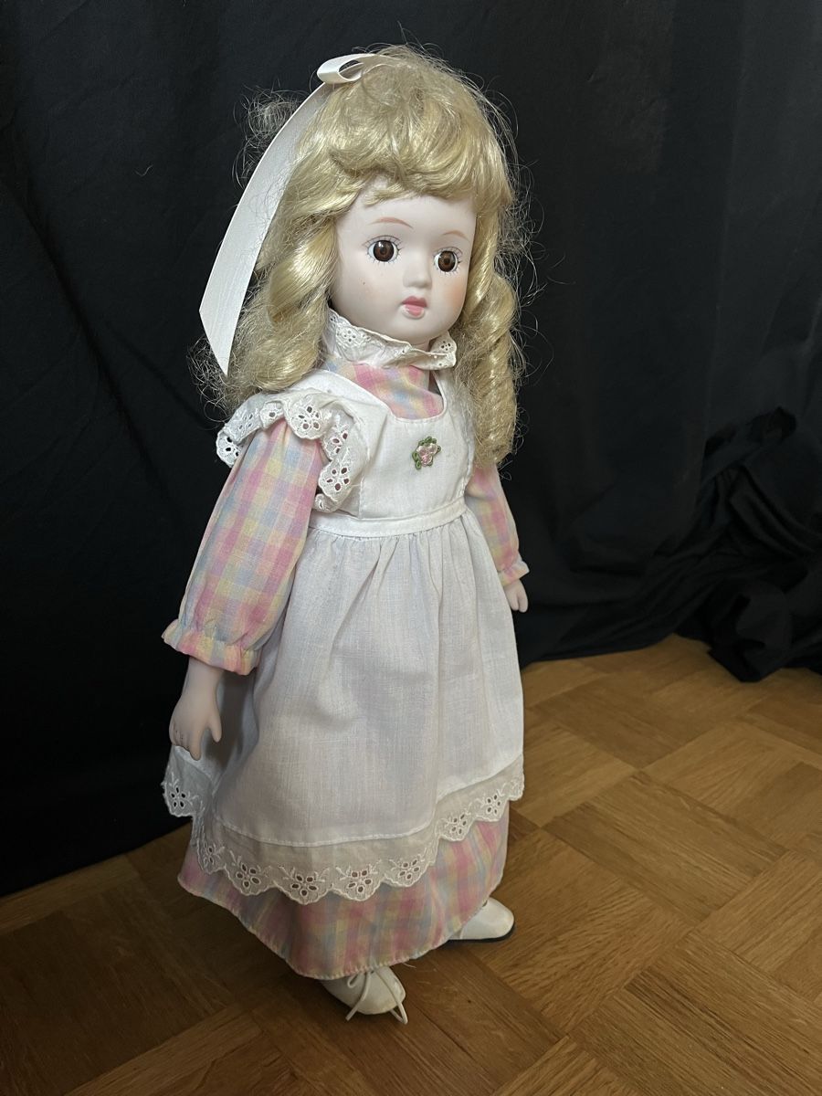 Bambole: Keramikpuppe mit blonden Locken, ca. 45 cm – Nuovo (secondo la descrizione) da Ehrendingen venduto da urscurs 1