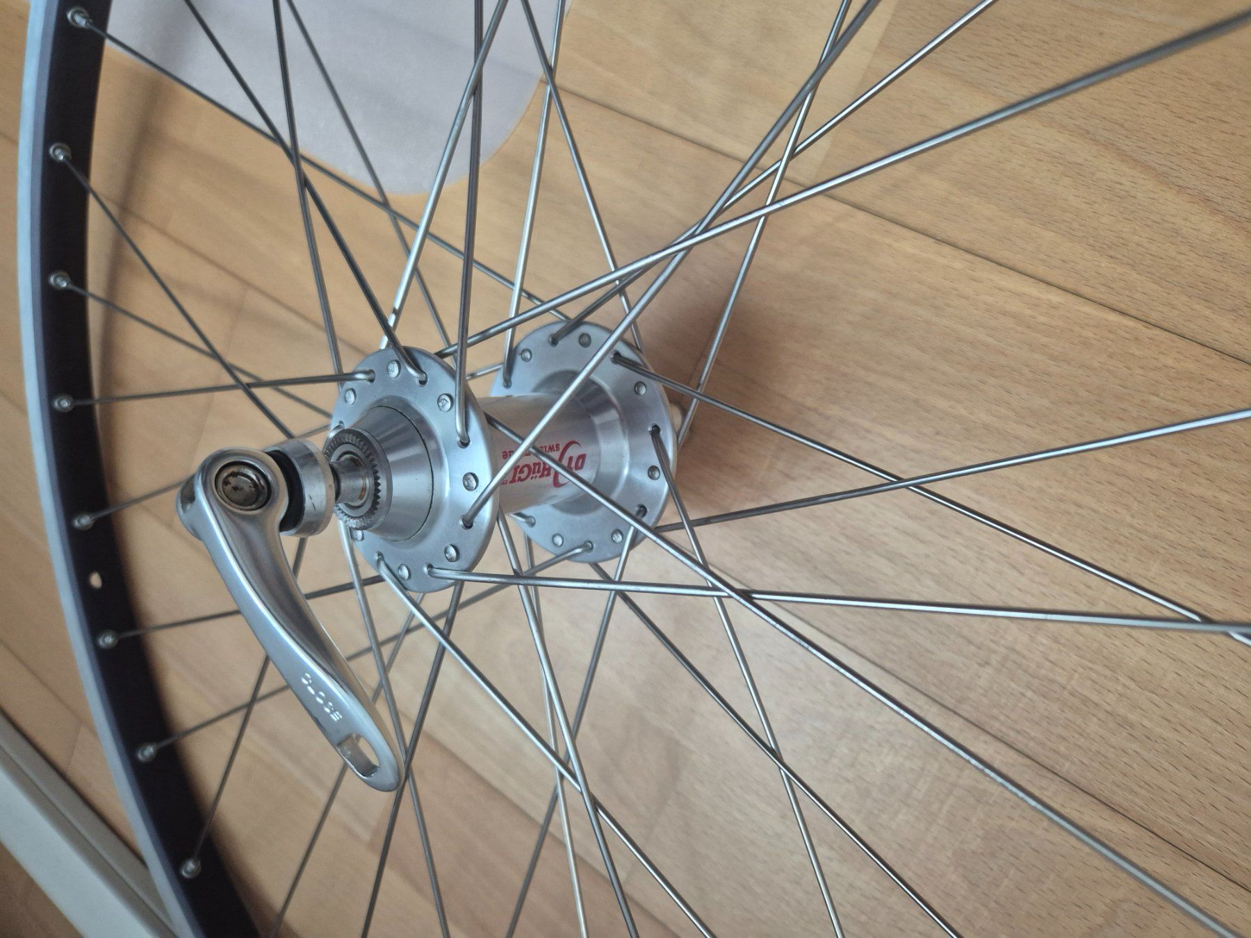 Pezzi di ricambio: DT Hügi Vorderrad 26Zoll Neu – Nuovo (secondo la descrizione) da Oberstammheim venduto da Bikescout