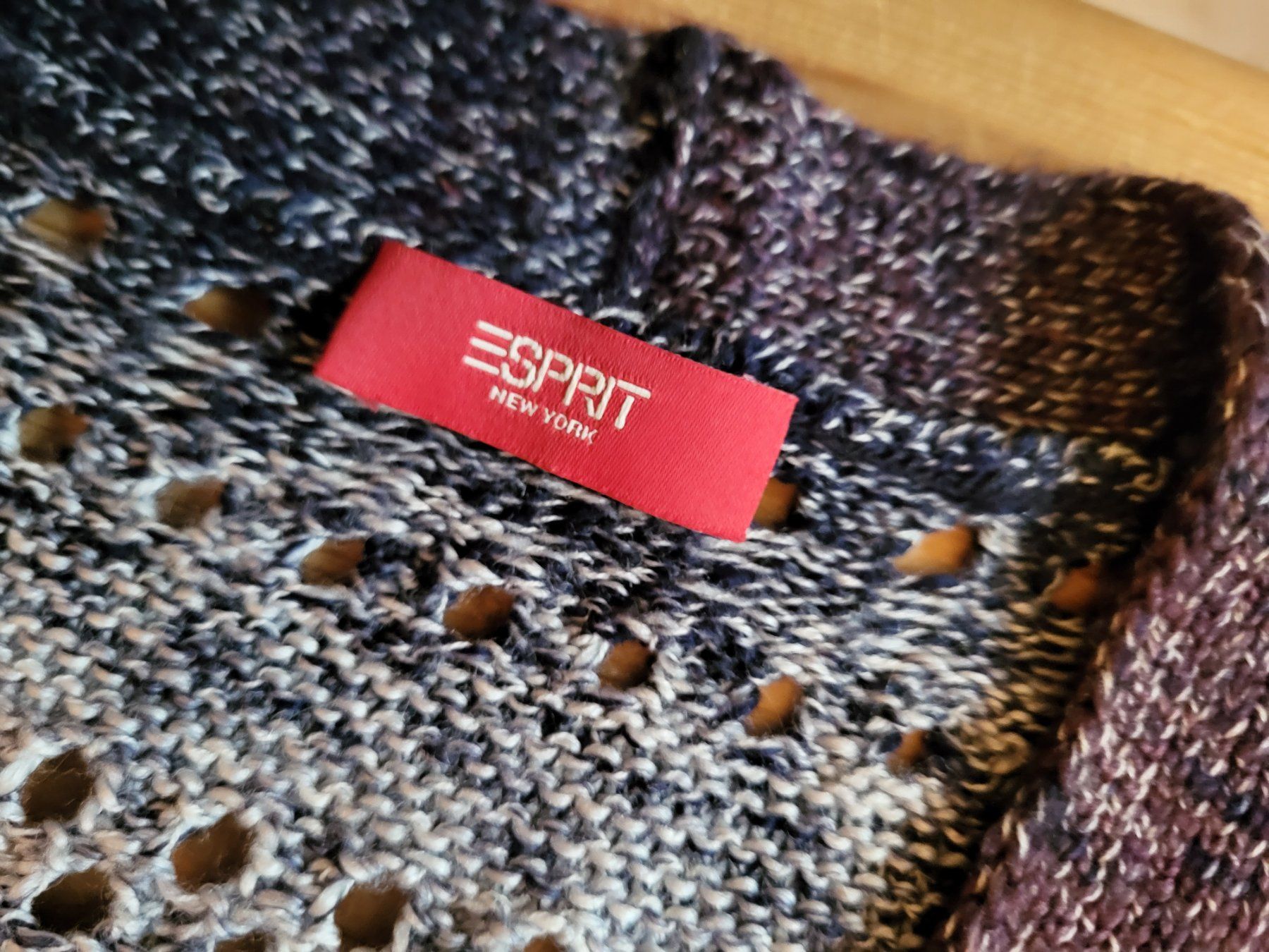 Esprit Giacche: Schöne Strickjacke von Esprit, Grösse L – Usato da Guggisberg venduto da Aegertenlehn 2