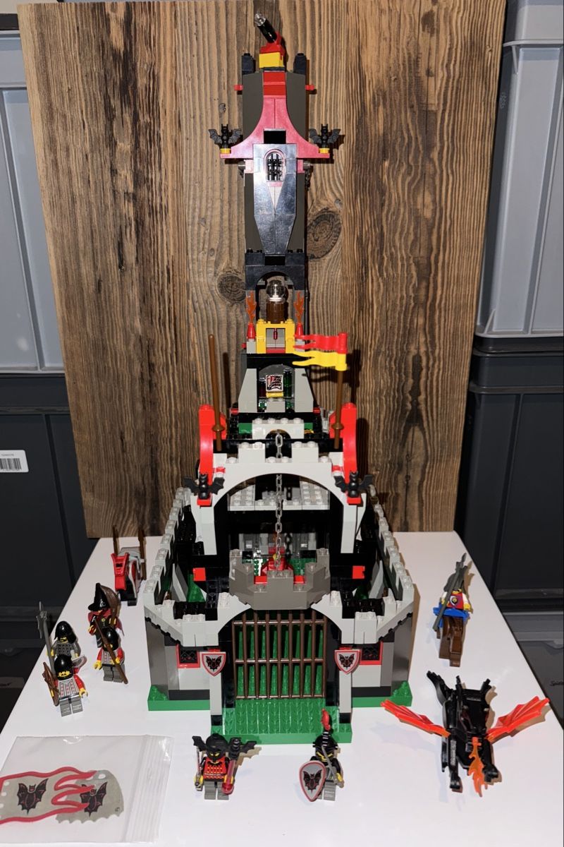 Lego Spielzeuge: Lego Set 6097 Night Lord's Castle – Gebraucht aus Oberdiessbach von design13