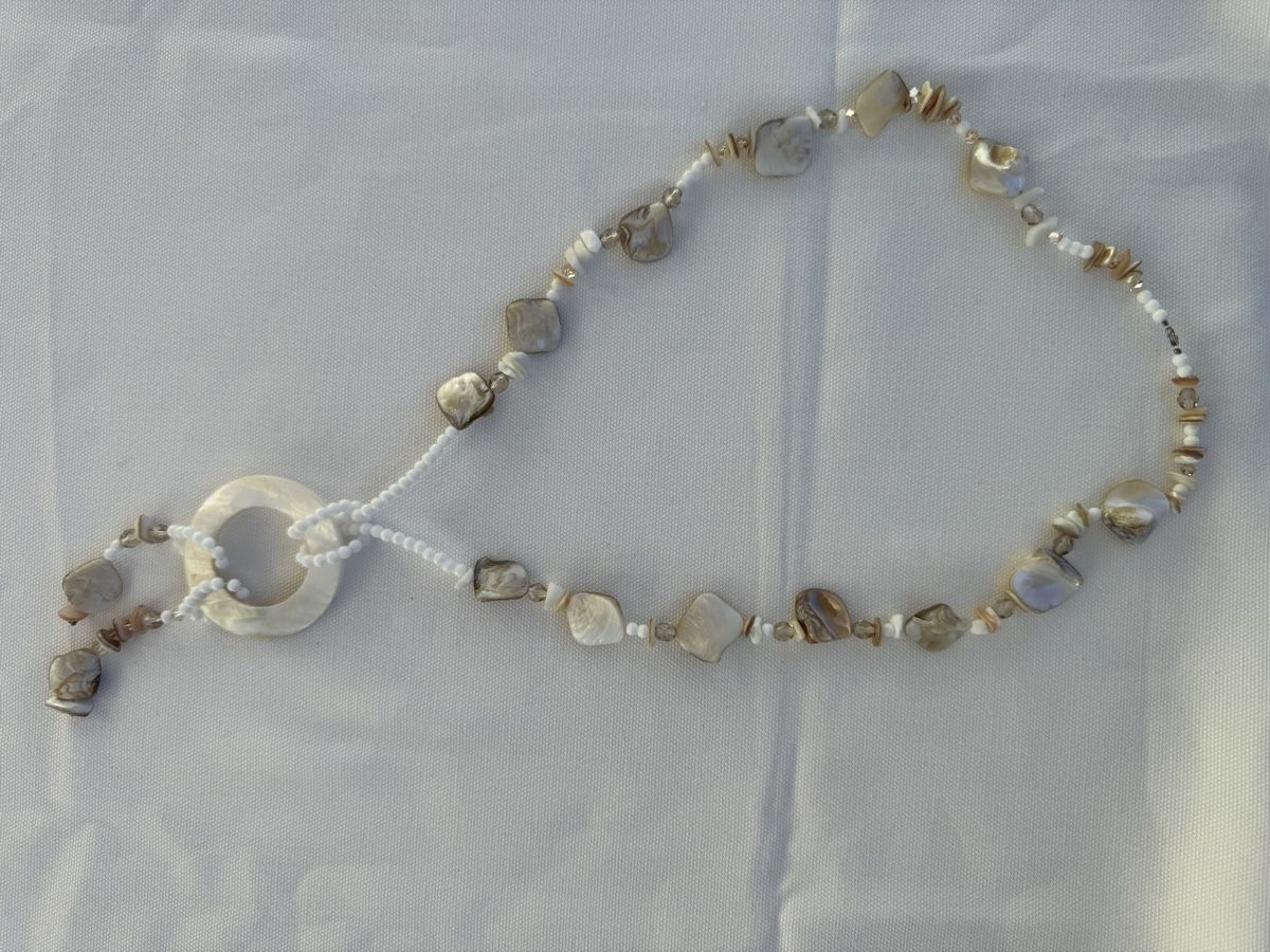 Ketten: Kette Muscheln weiss – Gebraucht aus Waltenschwil von aussieb.