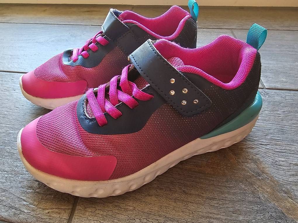 Scarpe per ragazze: Hallenturnschuhe, Grösse 33 – Usato da Niederweningen venduto da Reto_81