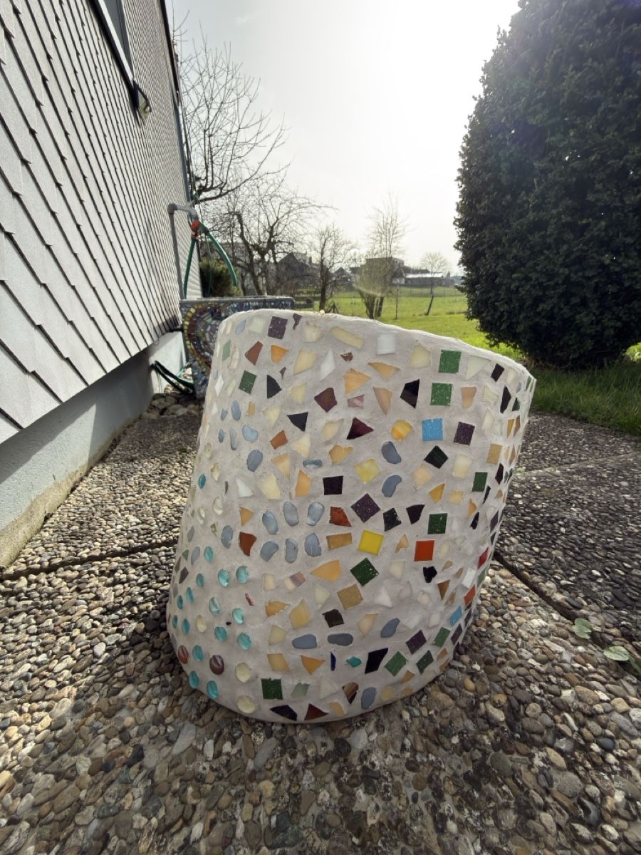 Vasi per fiori: Mosaikgartentopf aus Ton – Usato da Thunstetten venduto da AffolterR 1