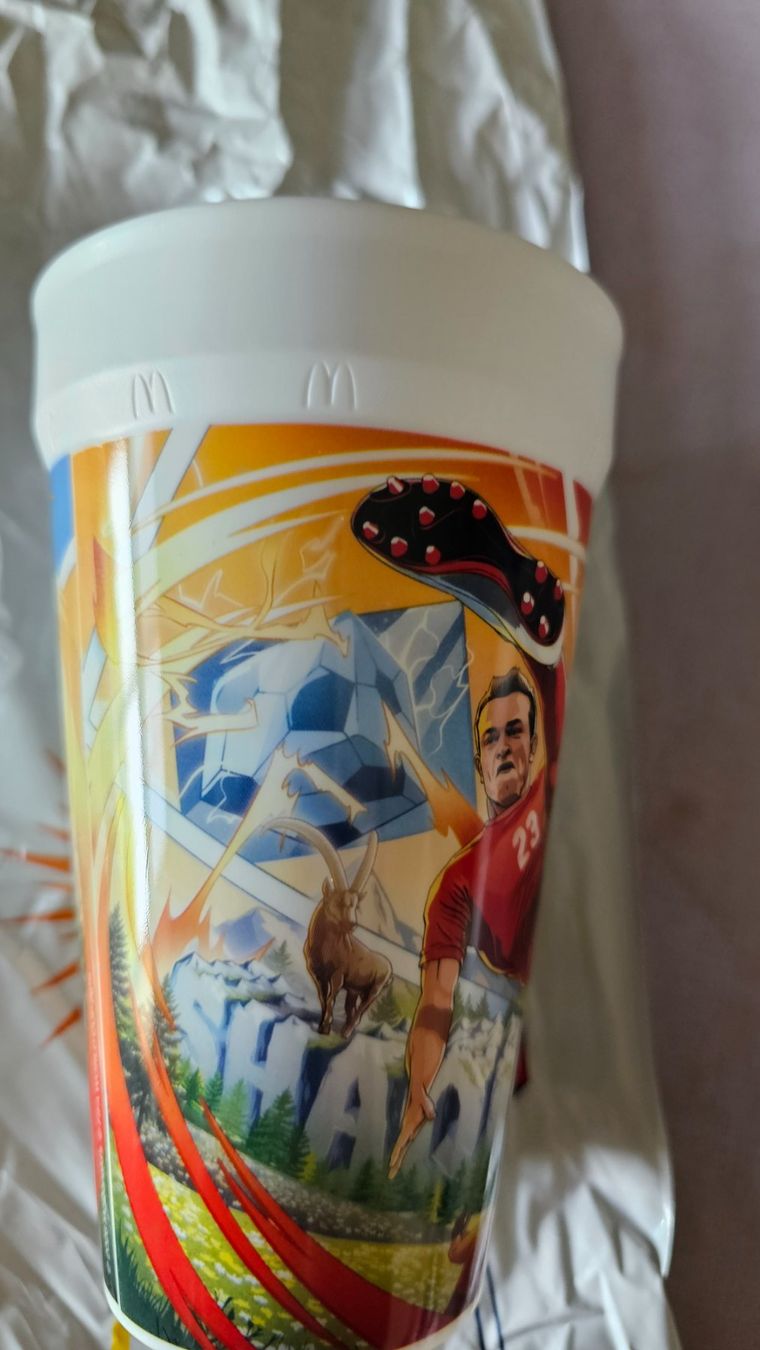 Recipients et similaires: WM26-Becher McDonald's Shaqiri – Neuf avec emballage d'origine à Zug par alt_9p2z