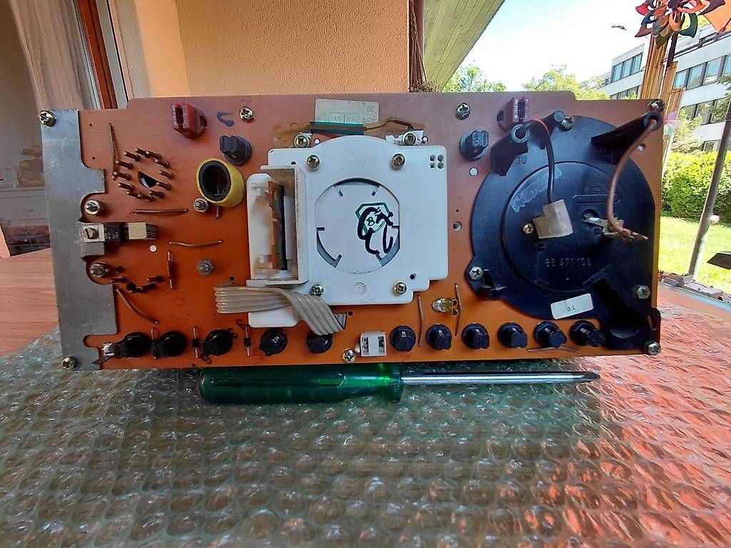 Tutti pezzi di ricambio auto: Volvo 240 Instrumenten-Cluster – Usato da Nussbaumen AG venduto da weissbart 2