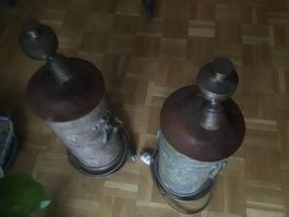 Ein paar Lampenfassung aus Kupfer.