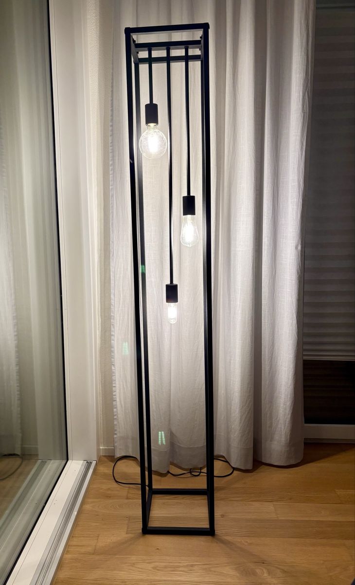 Lampade: Stehlampe Metall schwarz – Nuovo (secondo la descrizione) da Kloten venduto da Flower_007