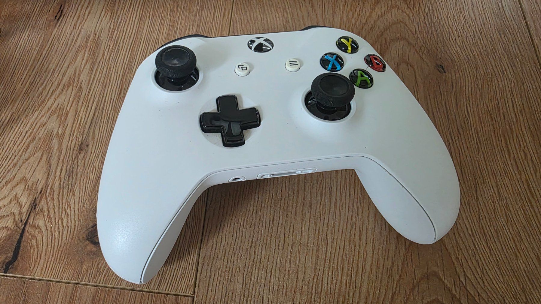 Microsoft Console: Xbox One S 500GB Konsole mit Controller – Usato da Biel/Bienne venduto da ale_9r8v 1