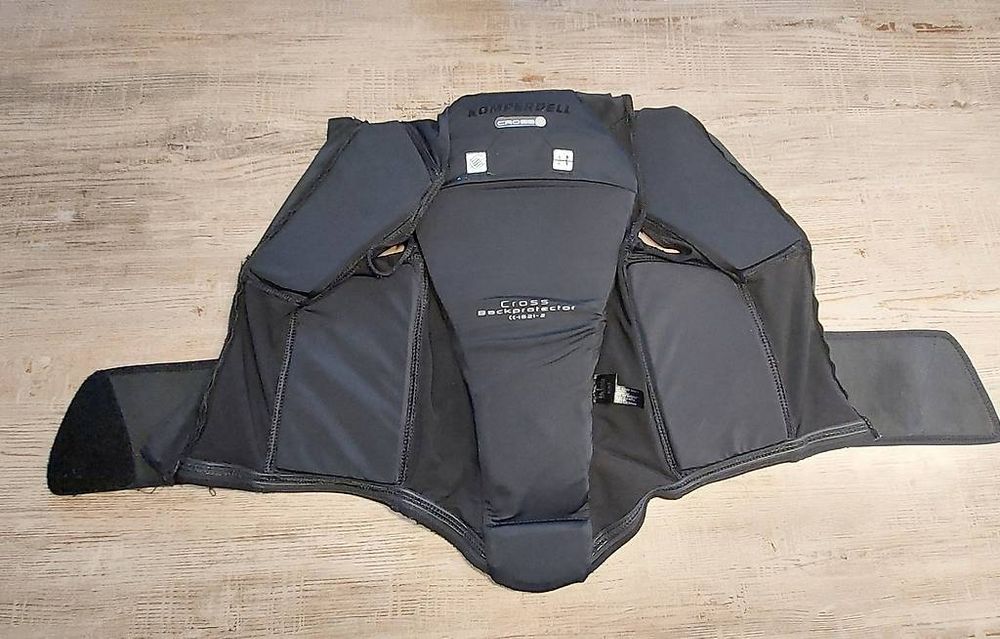 Protections: Kinderreitweste ca 115-130 cm Körpergrössr – D'occasion à Grossaffoltern par Huschu01 2