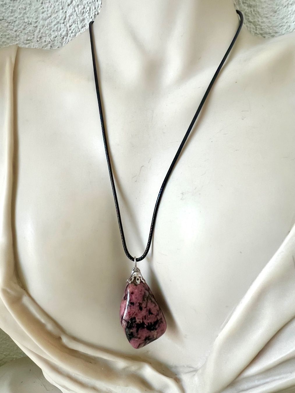 Ketten: GROSSER RHODOCHROSIT VINTAGE ANHÄNGER IN SILBER & LEDERBAND – Gebraucht aus Ruswil von artbyhand 4