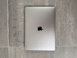 MacBook Air M1 13" – 8 GB / 256 GB – 99 % Akku – 55 Zyklen