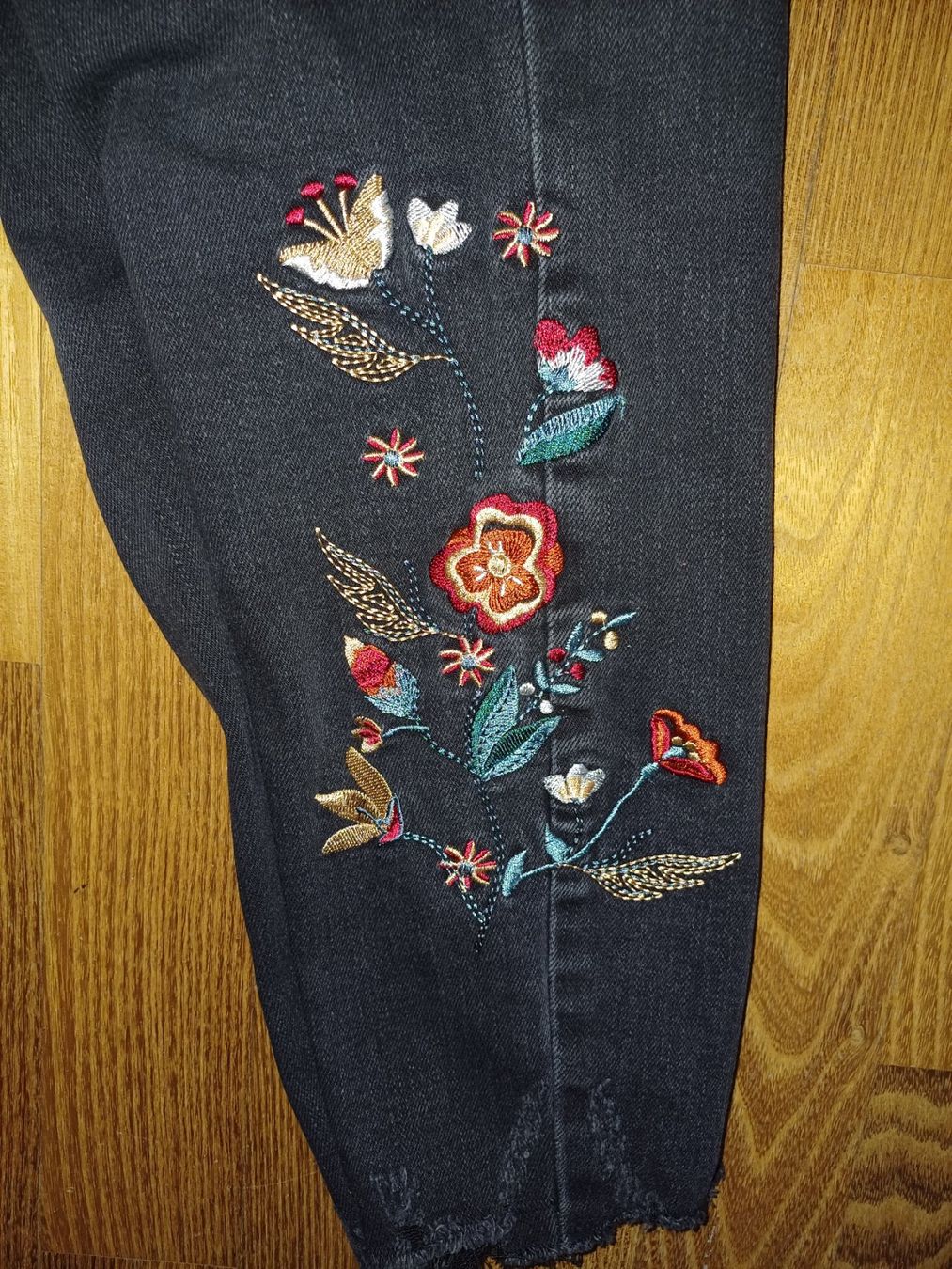 Jeans: Jeans mit Blumen – D'occasion à Winterthur par Smily-_- 3