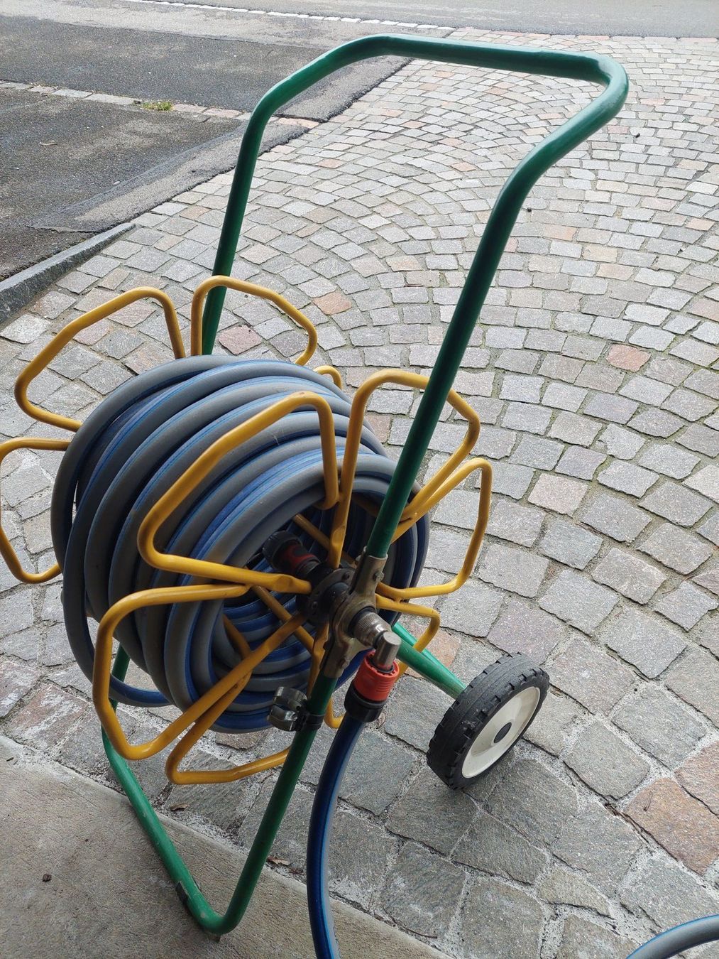 Rohre & Schläuche: Gartenschlauch 25 m mit Schlauchwagen – Gebraucht aus Nussbaumen AG von  1